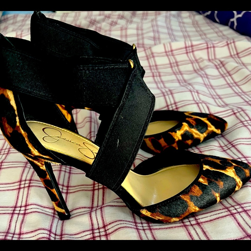 NWT Jessica Simpson Animal print shoes